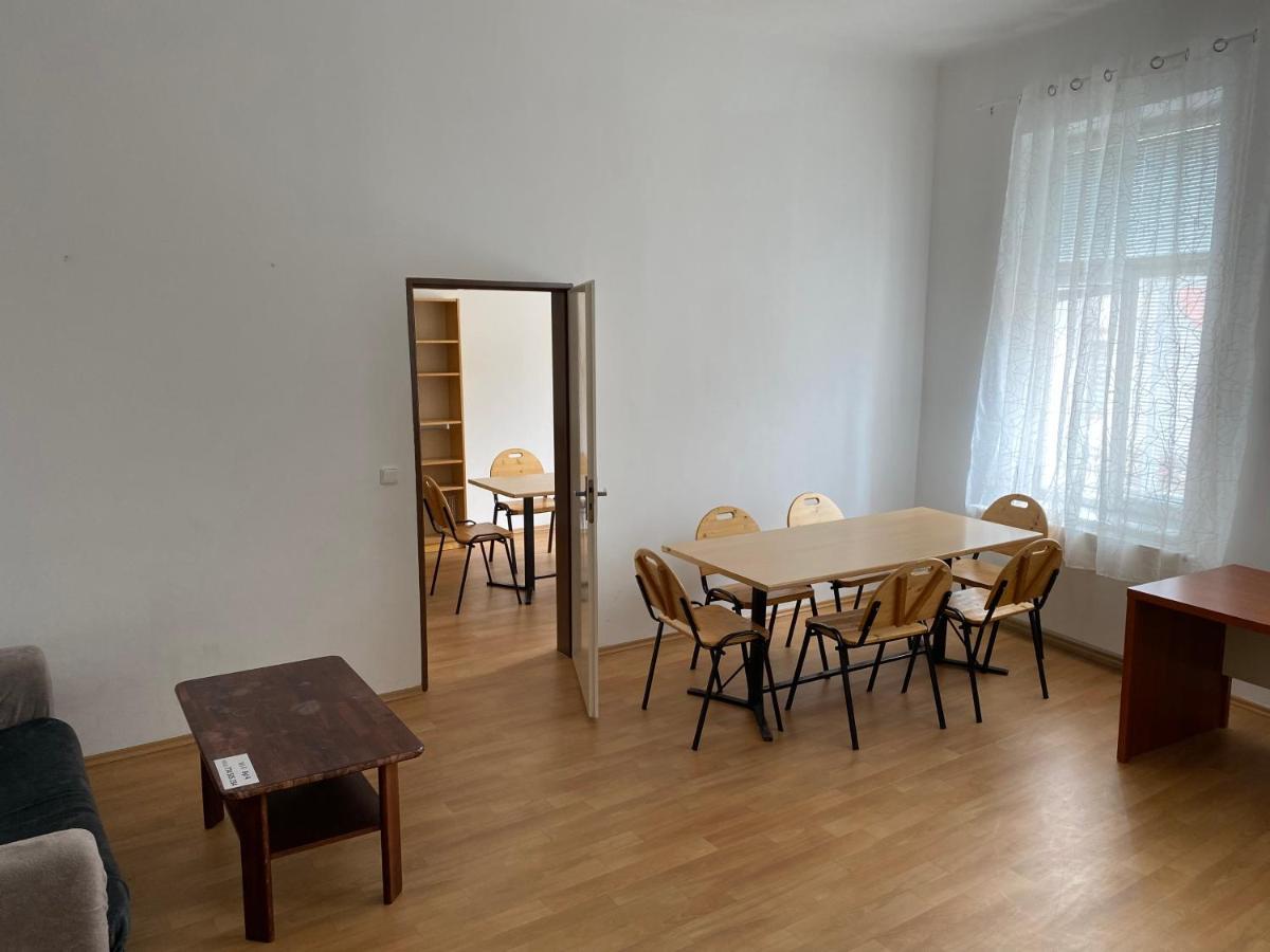 Apartments Tomkova Hradec Králové Exterior foto